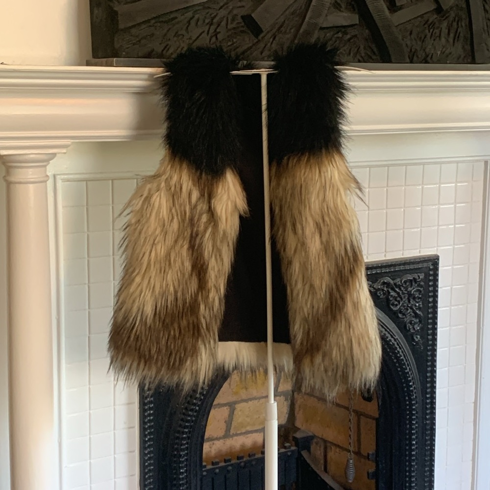 Tamika Artizia Park Slope faux fur vest. NWOT. Retail‎ 100 - Picture 2 of 6